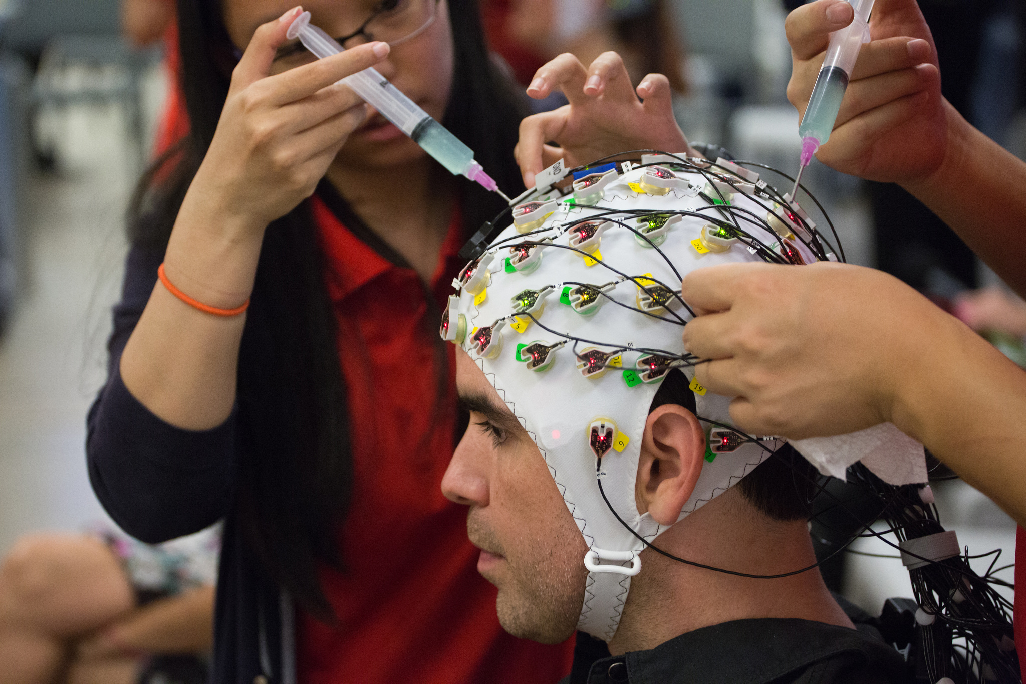 Шлем для ээг. Исследование мозга. Шлем для нейронных связей. Изучение мозга человека.